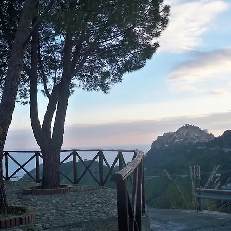 Rifugio Dei Tre Pini Country house