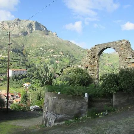 Rifugio Dei Tre Pini * Castelmola